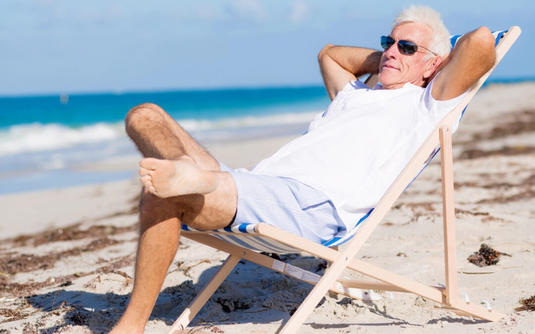 homme sans incontinence urinaire détendu à la plage